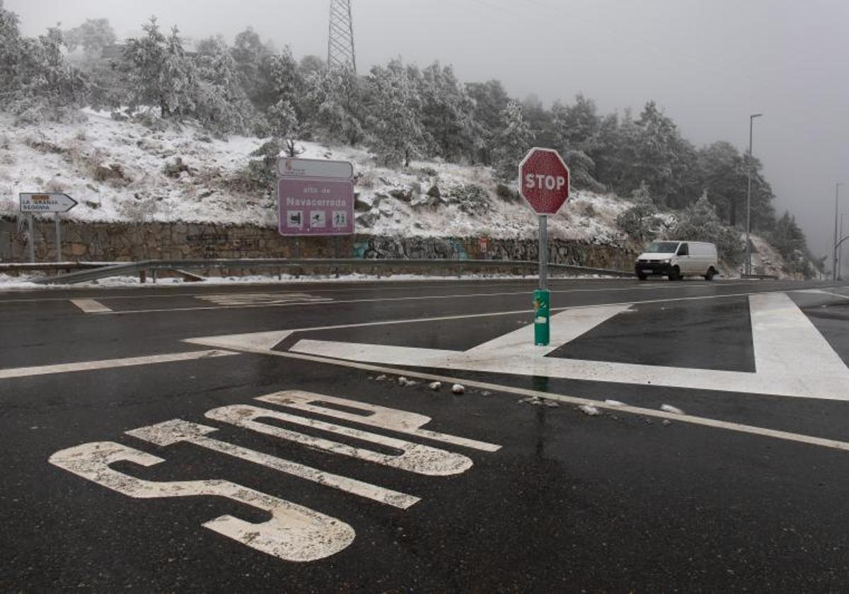 Una de las carreteras del Puerto de Navacerrada, en la sierra de Guadarrama