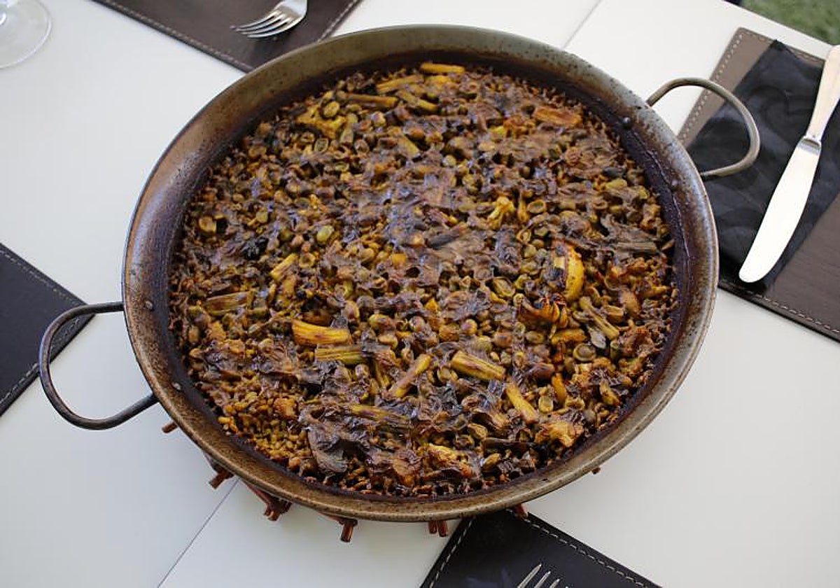 Imagen de archivo de una paella