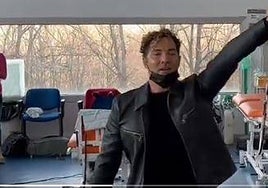 David Bisbal visita y canta por sorpresa en el hospital de Parapléjicos de Toledo