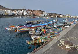 Aprobada la declaración de emergencia para destruir los cayucos abandonados en Canarias