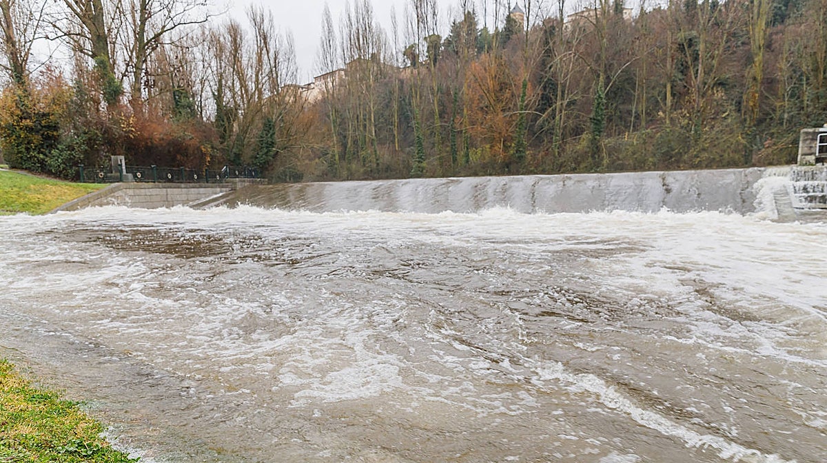 Desbordamiento del Río Eresma a su paso por Segovia y en la presa del Pontón Alto