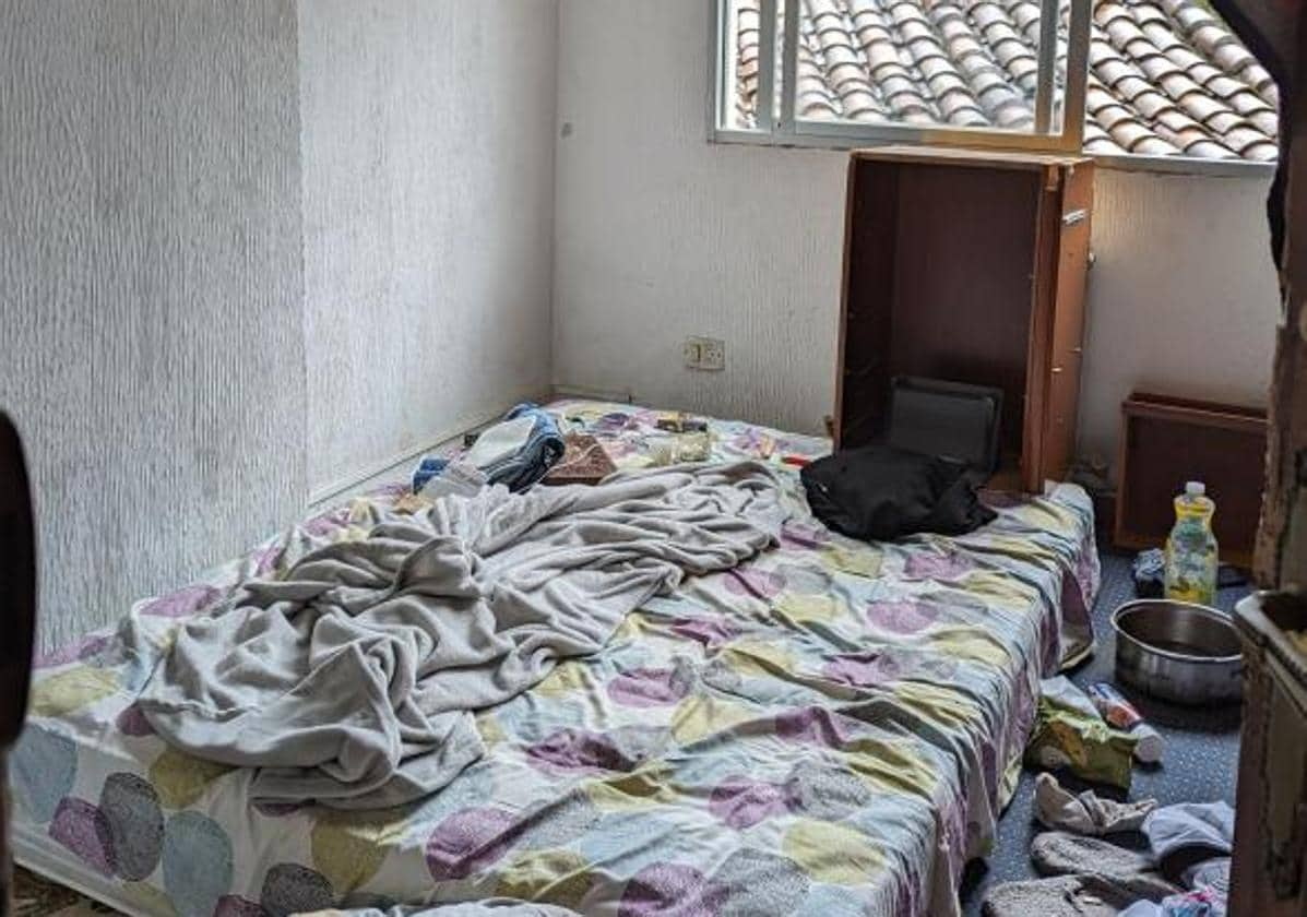 Una de las habitaciones en las que se alojaban los migrantes