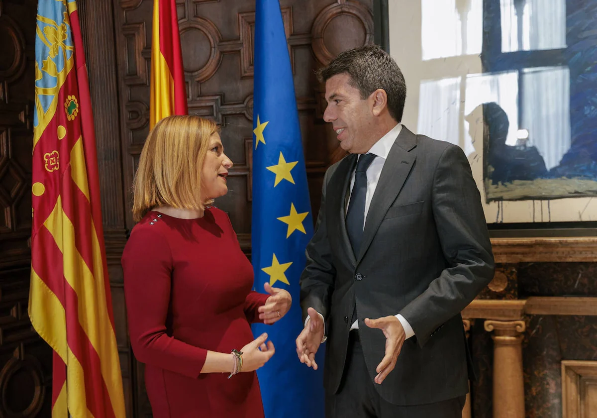 Imagen de la delegada del Gobierno en la Comunidad Valenciana, Pilar Bernabé, y el presidente de la Generalitat, Carlos Mazón, este miércoles en el Palau