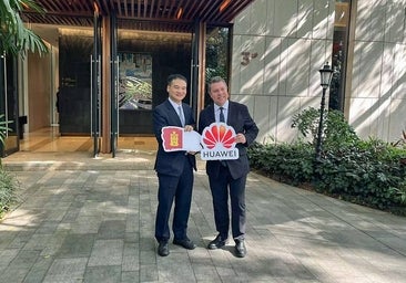 Page muestra su confianza en poder concretar inversiones de Huawei «a medio plazo» en Castilla-La Mancha