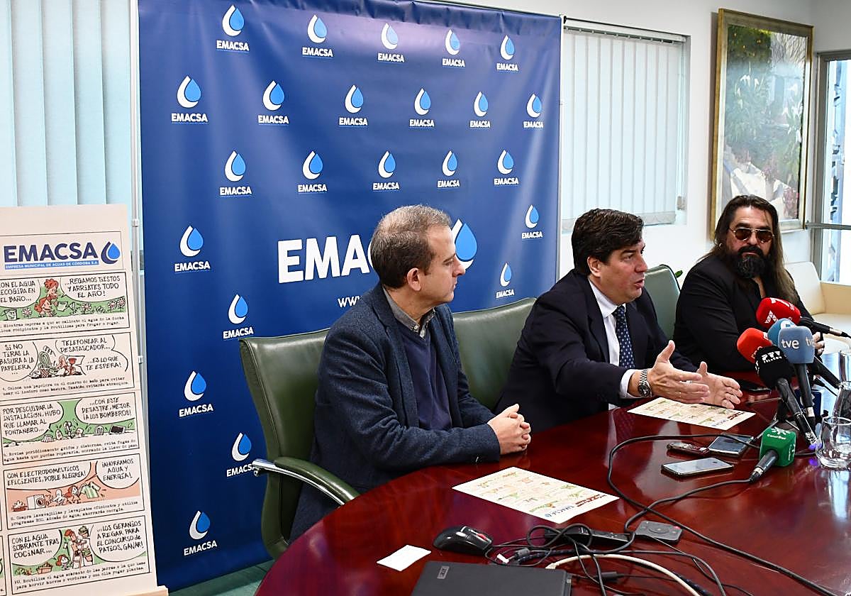 El presidente de Emacsa, durante una reciente rueda de prensa