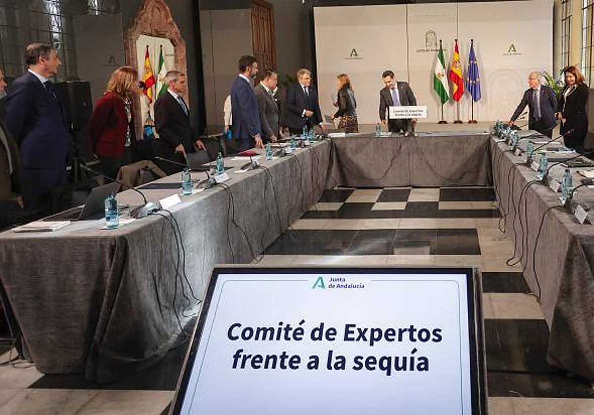 Juanma Moreno con el comité de expertos frente a la sequía