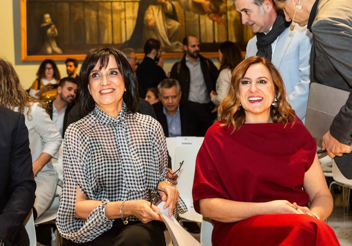 Imagen de Marina Sender y María José Catalá durante la presentación de la Guía Arquitectónica de Valencia