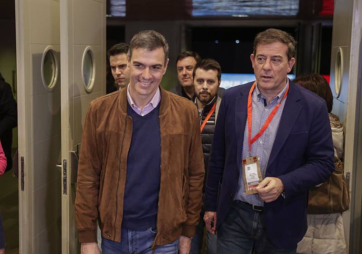 Pedro Sánchez y José Ramón Gómez Besteiro, este sábado en La Coruña