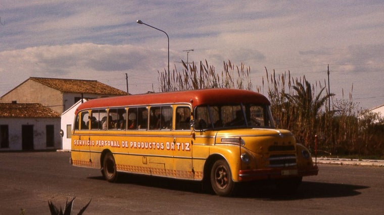 Foto histórica difundida por Juan Pedro Pachés de un autobús de la compañía Ortiz.