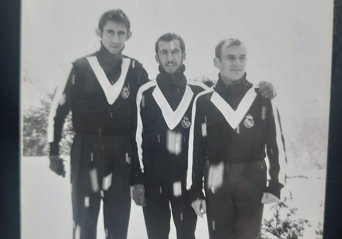 1971. Campeonato de España de Cross por Clubes. Fernández Gaitán aparece a la izquierda junto a Carlos Martín-Fuertes y Chema Isabel, los tres toledanos