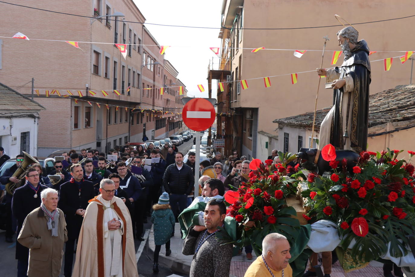 Los toledanos llevan a bendecir a sus animales a la ermita de San Antón
