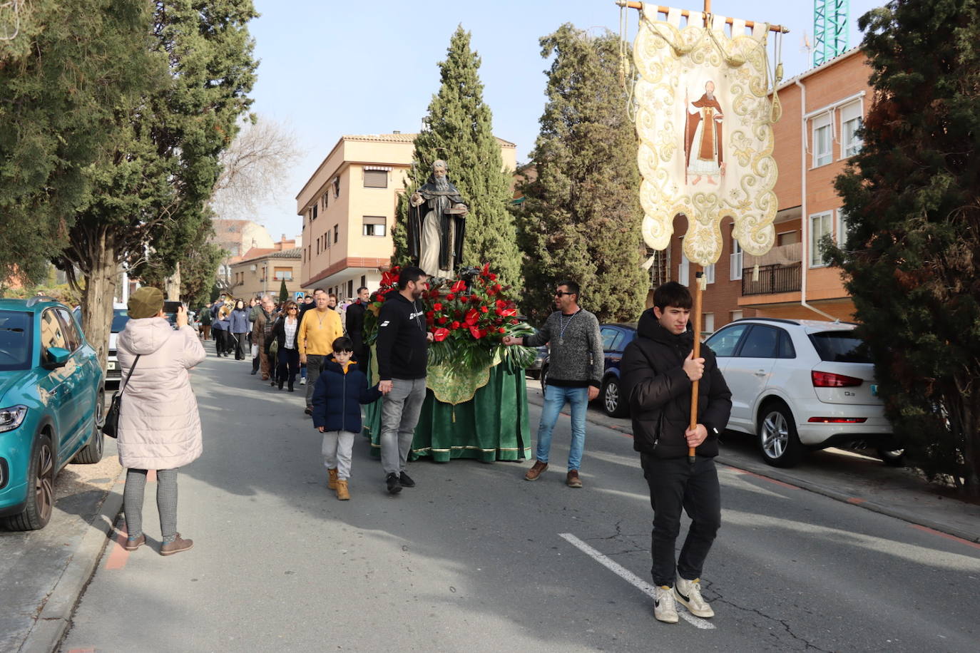 Los toledanos llevan a bendecir a sus animales a la ermita de San Antón