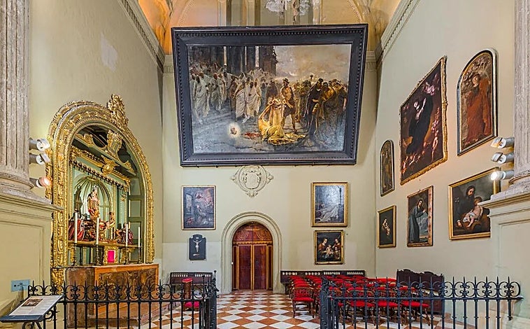 Imagen principal - La Virgen de los Reyes y el lienzo de Simonet comparten capilla en el interior del templo