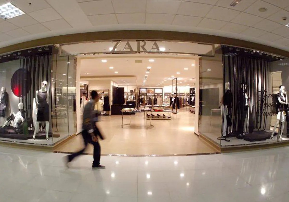 Una tienda Zara, propiedad del grupo Inditex, en Arteixo (archivo)