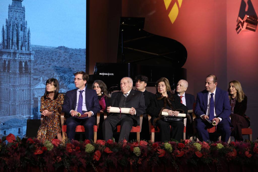 Las imágenes del acto de los que «aman y celebran» la ciudad de Toledo