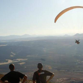 El helicóptero rescata a un parapentista herido grave en Adeje (Tenerife)