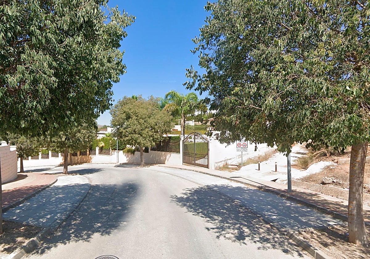 Una calle de la aldea de San Luís en Puente Genil, objeto de robos