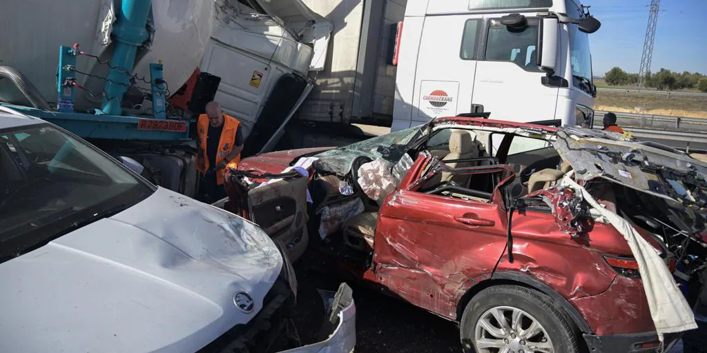 Tres muertos y 18 heridos en cuatro accidentes en la A 4 a la