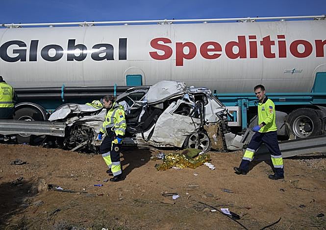 Imagen principal - Estado en que quedaron varios de los vehículos implicados