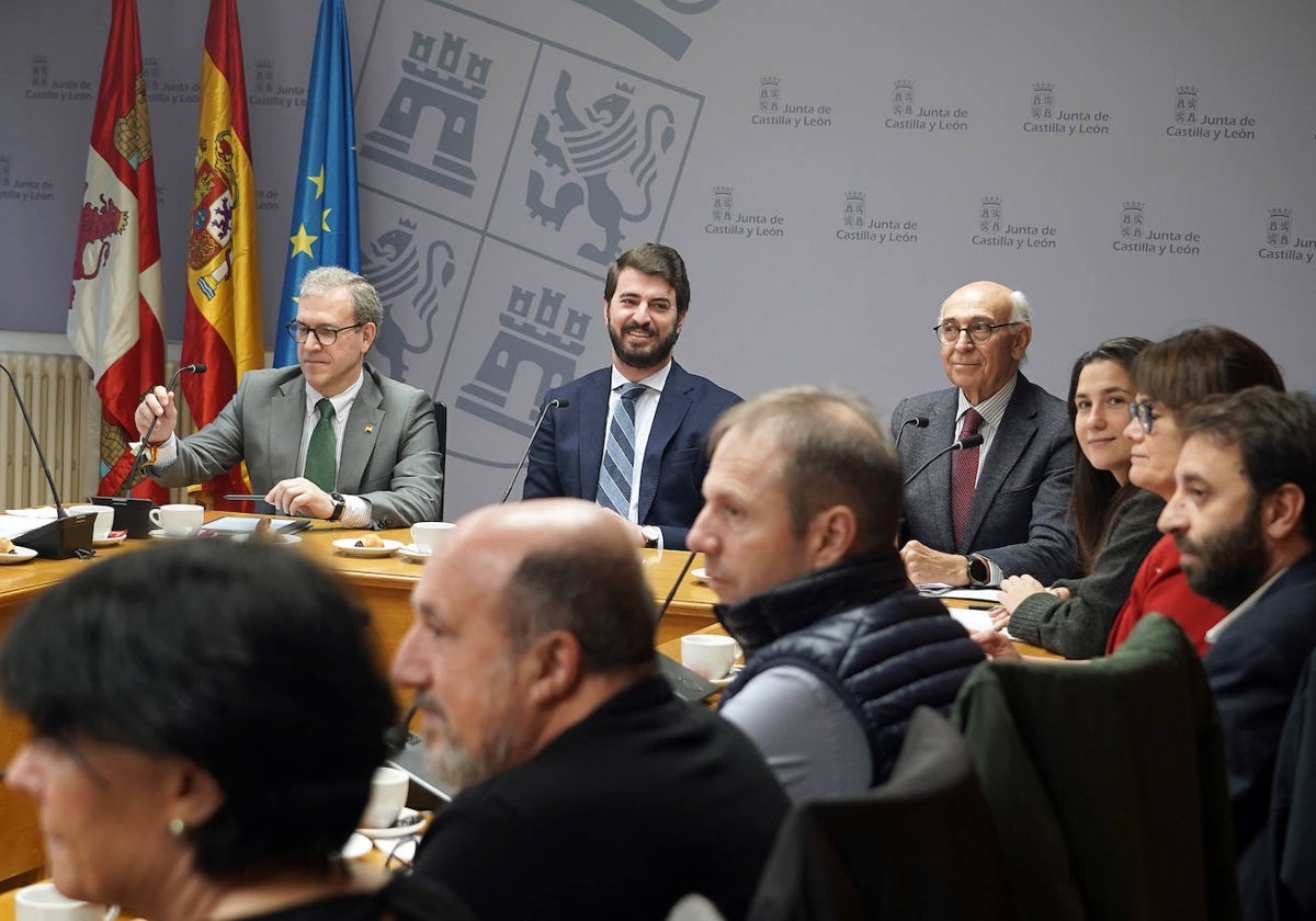 El vicepresidente de la Junta de Castilla y León, Juan García-Gallardo, se reúne con el presidente de Cermi, Juan Pérez