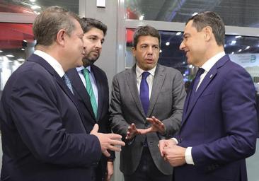 Page responde a los ataques del PSOE: «El que gana a la derecha soy yo»