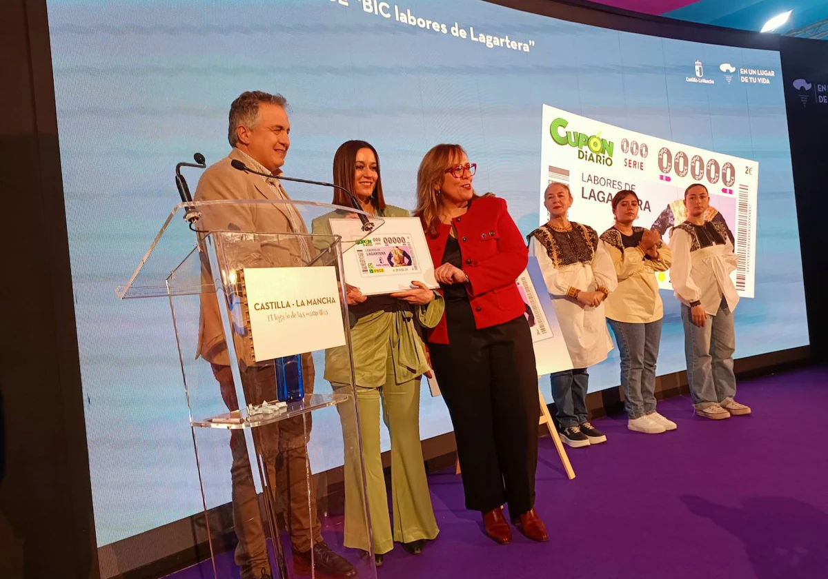 Carlos Javier Hernández y Ana Isabel Fernández durante la presentación en Fitur