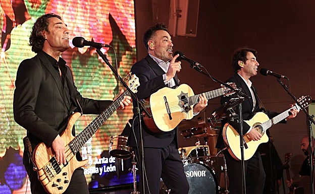Actuación del grupo Quijano en el acto de promoción del turismo de Castilla y León