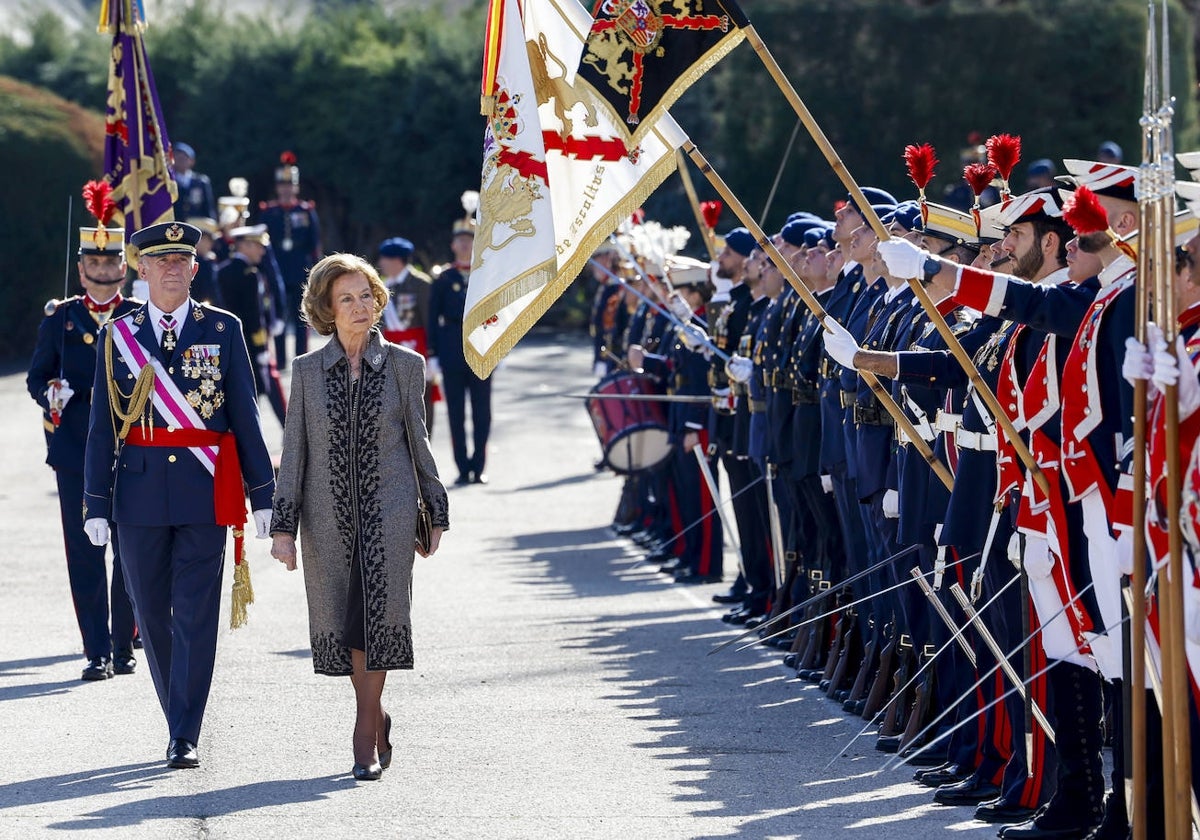 Doña Sofía, ayer, en el Acuartelamiento «El Rey», en El Pardo