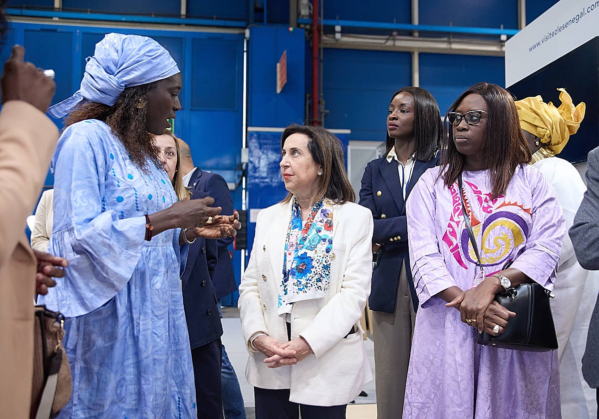 La ministra de Defensa, Margarita Robles, en su visita a Fitur