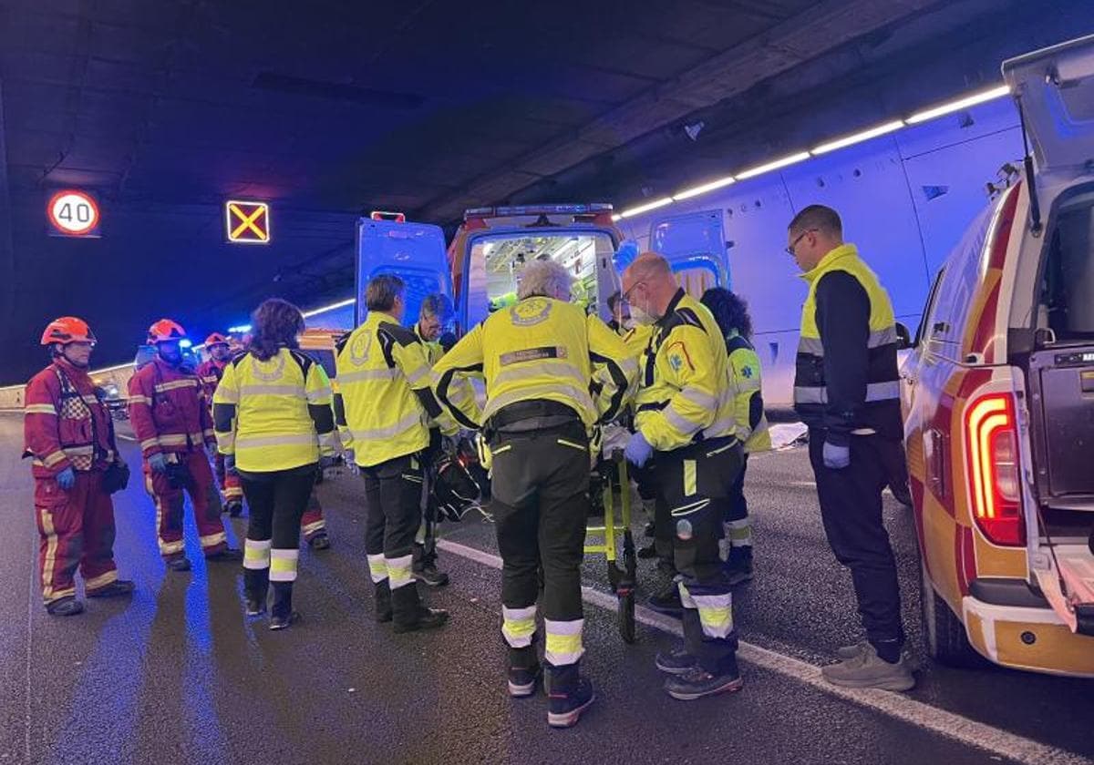 Muere un joven y una mujer resulta herida en un accidente de motocicleta en desviación de la M-30