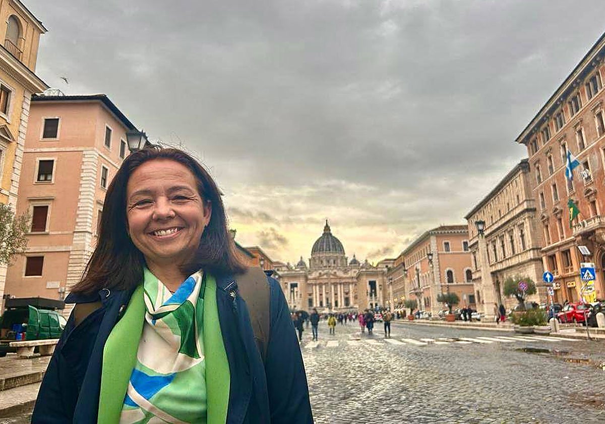 Paloma Saborido, ante San Pedro del Vaticano