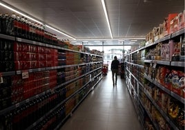 Condena de cárcel para una mujer por robar dos chocolatinas y agredir al vigilante de un supermercado en Valencia