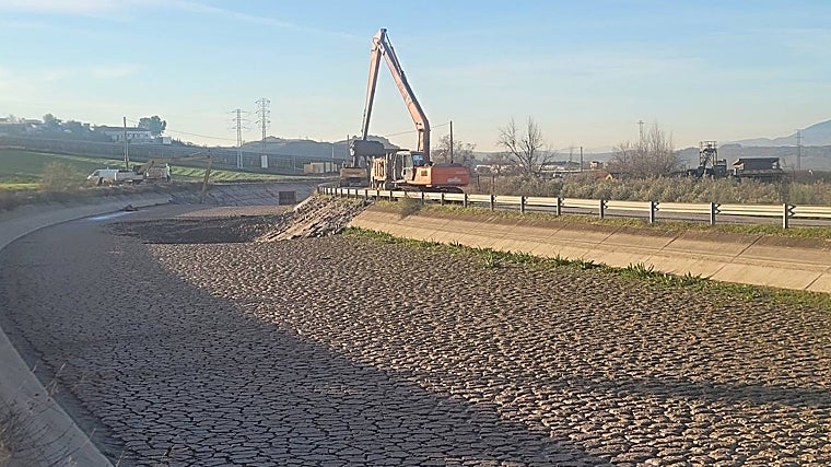 Canal del embalse de Cordobilla