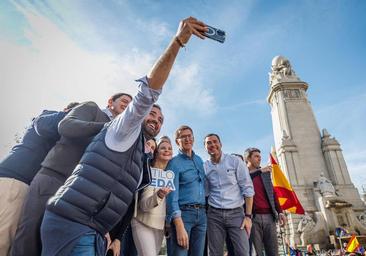 Un Quijote rodeado de banderas y un grito agónico: «¡Páralo en el Senado!»