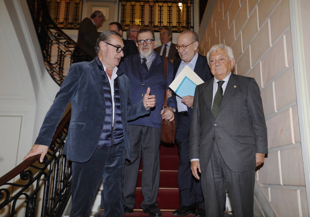 De izquierda a derecha, Carlos Herrera, José Rodríguez de la Borbolla, Nicolás Redondo y Francisco Herrero este lunes en Sevilla
