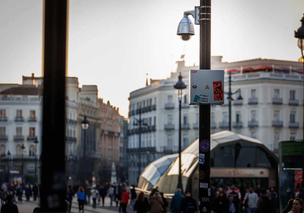 Videovigilancia en la Puerta del Sol, con el intercambiador de transportes de fondo