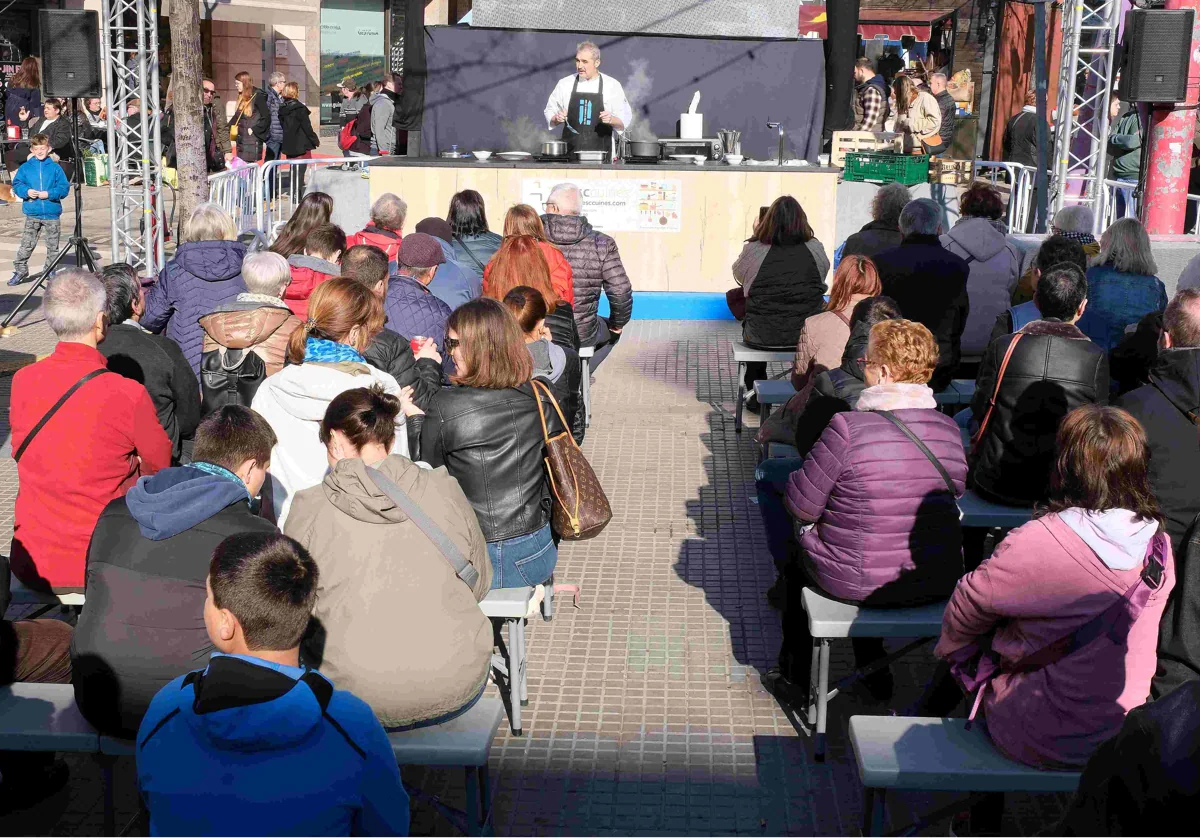 Las exhibiciones y degustaciones gastronómicas complementan la visita a la feria agrícola más antigua de Cataluña