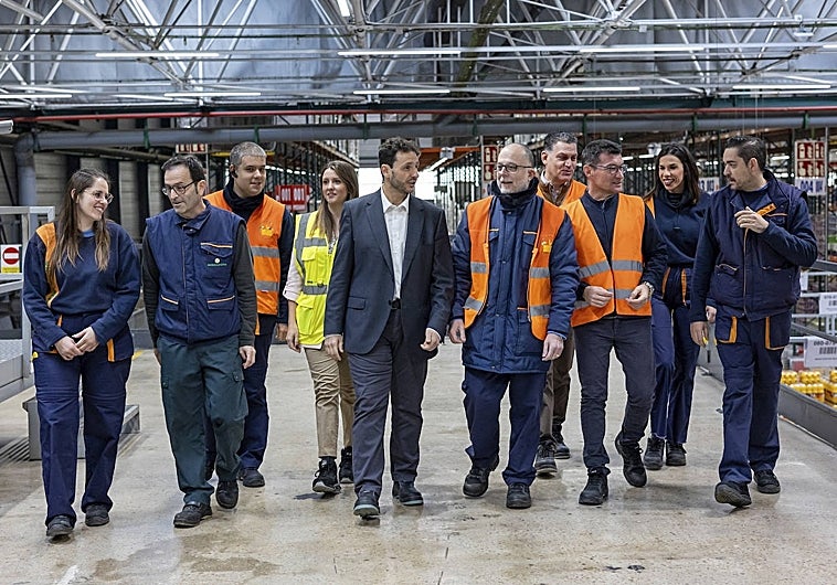 Imagen de trabajadores del bloque logístico de Mercadona en Ribarroja