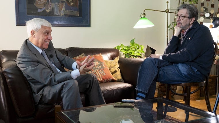 Pedro Cruz Villalón e Ignacio Camacho, en un momento de la entrevista