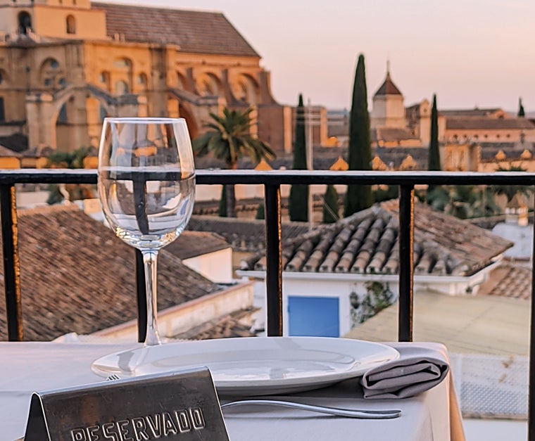 Imagen de la terraza del hotel Balcón de Códroba con vistas a la Mezquita-Catedral