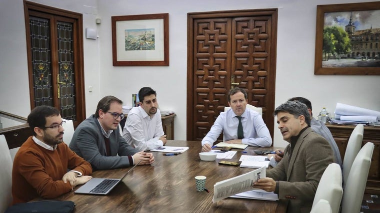 Reunión del alcalde con la Asociación de Usuarios Tren Toledo