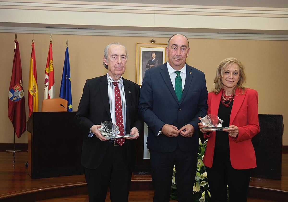 Miguel Ángel de Vicente, junto a Luis Alberto de Cuenca y Amalia Martínez Muñoz