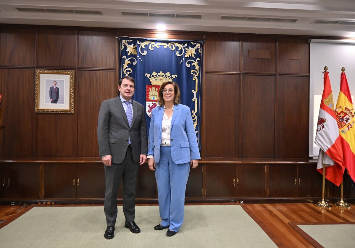 El presidente de la Junta, Alfonso Fernández Mañueco, se reúne con la presidenta de la FRMP, María Ángeles Armisén