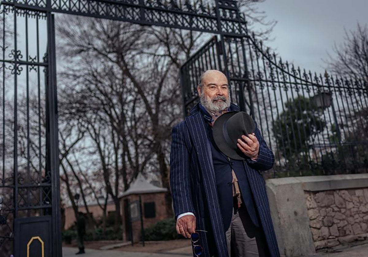 El actor, en la entrada al Retiro