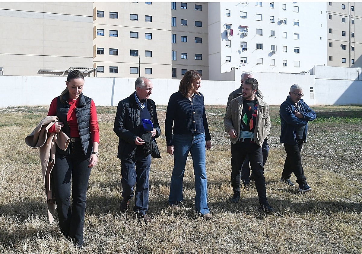 La alcaldesa de Valencia, María José Catalá, visita el barrio de San Isidro