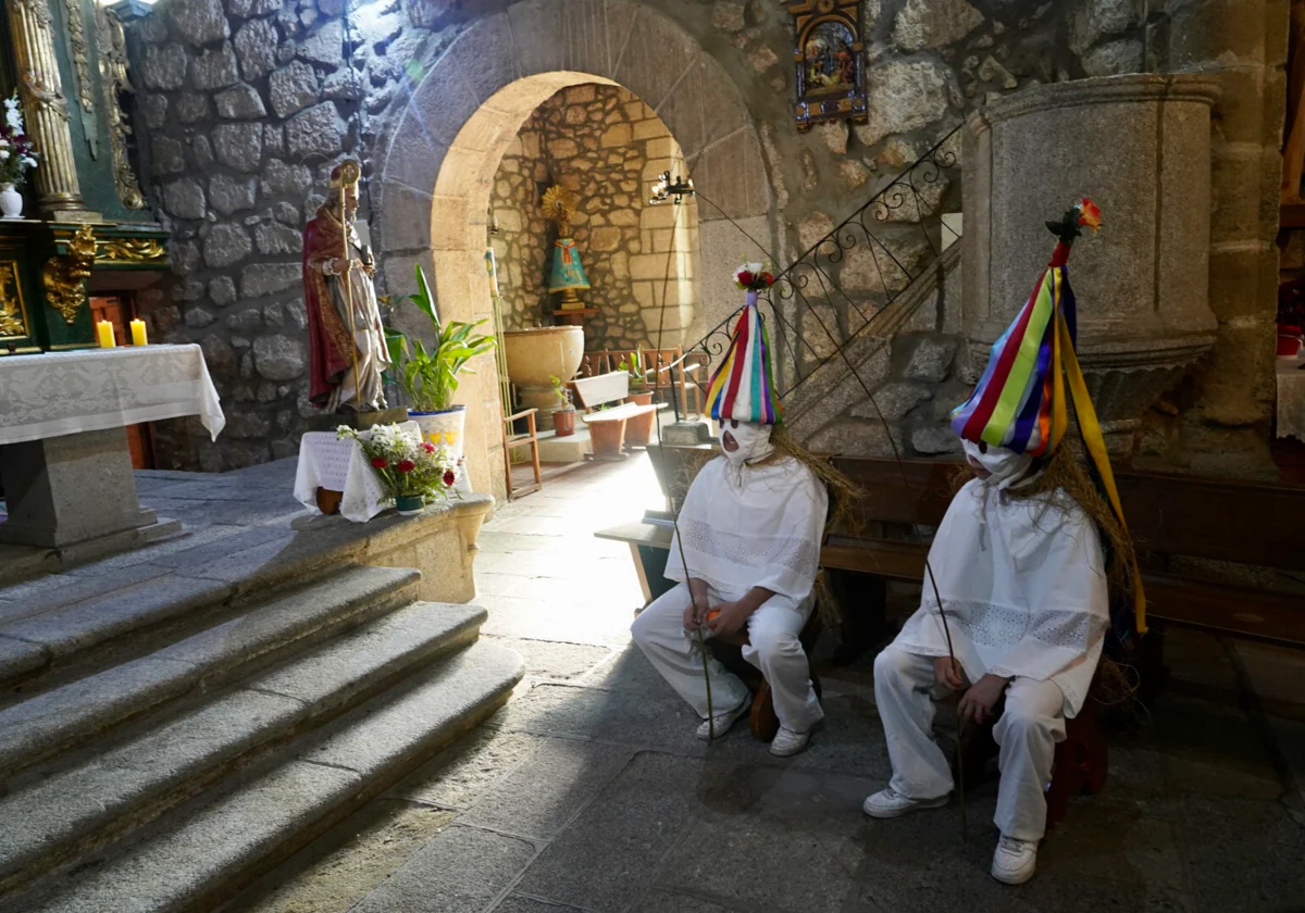 Los Zarramaches ha regresado este sábado a Ávila con esta tradición ancestral