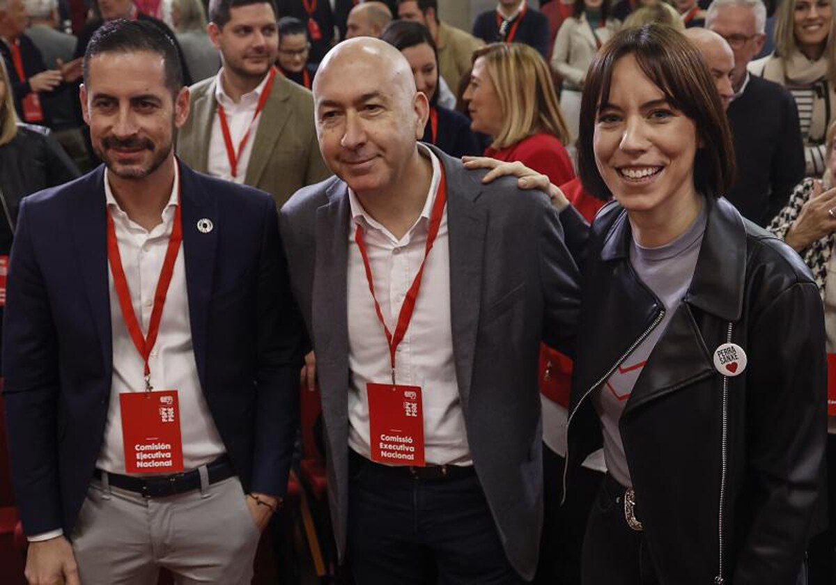 Los secretarios generales del PSPV-PSOE en Valencia y Alicante, Carlos Fernández Bielsa y Alejandro Soler, junto a la ministra de Ciencia, Innovación y Universidades, Diana Morant