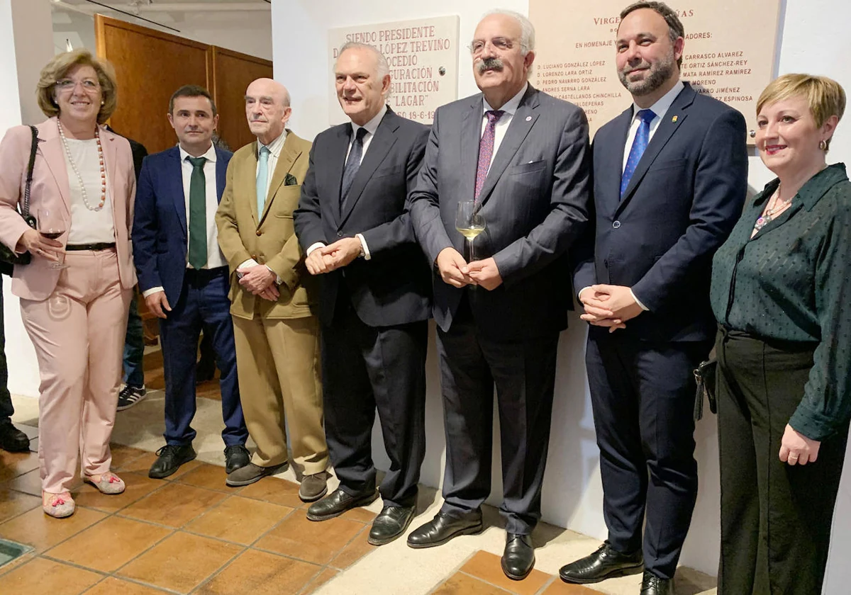 El periodista Pedro Piqueras y el enólogo Pedro Sarrión fueron homenajeados por la Asociación de Enología de Castilla-La Mancha