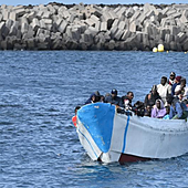 Nuevo fin de semana intenso con más de 1.100 migrantes y 18 cayucos en Canarias