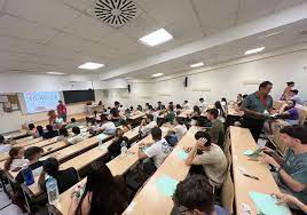 Imagen de archivo de un aula universitaria de Sevilla